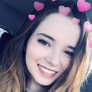 Meet your Posher, Larissa